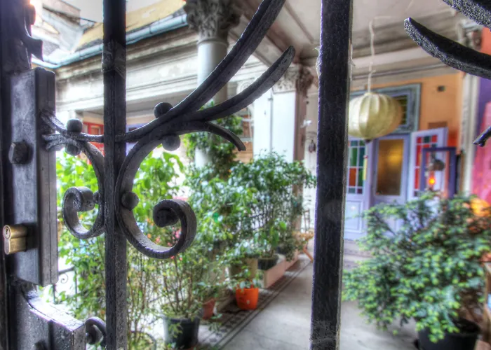 Lavender Circus Hostel, Doubles & Ensuites Budapeşte